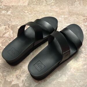 REEF sandals new sz 10